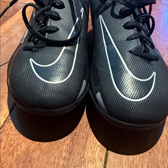Nike Phantom Black and White Boys Soccer Cleats. Size US 1. Like New! - Picture 5 of 7